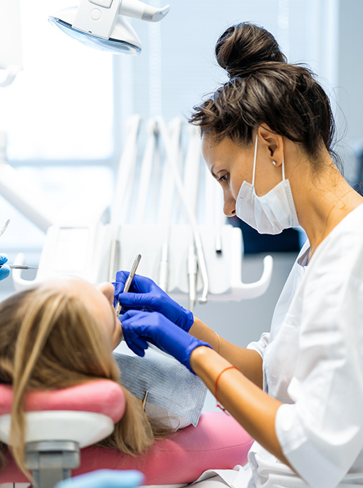 dentist in the process. Dental services, dental office, dental t zespół stom-med od dołu